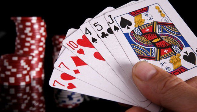 Menghasilkan Uang dengan Bermain Poker Online